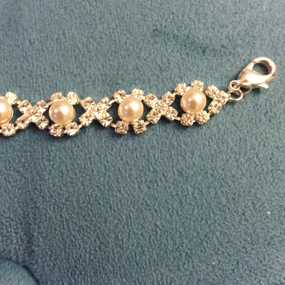 Beautiful Bracelet Great For A night Out - Picture 2 of 5